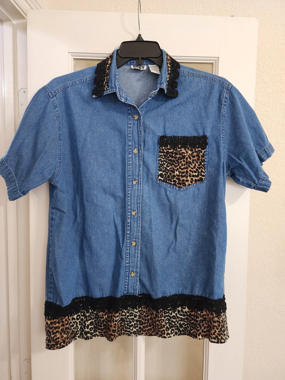 Vintage PTNY Denim Leopard Print Lace Trim Button Up Shirt Medium